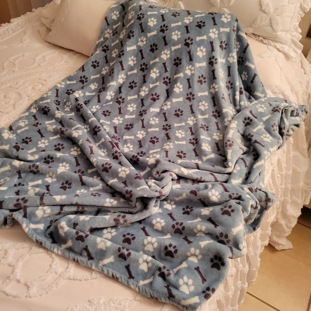 Dog Throw Blanket 50 x 60 Used Bones and Paw Prints